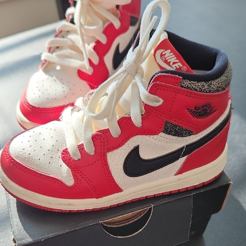 Air Jordan High OG Nike Kids Red, White, and Black Sneakers - Picture 7 of 7